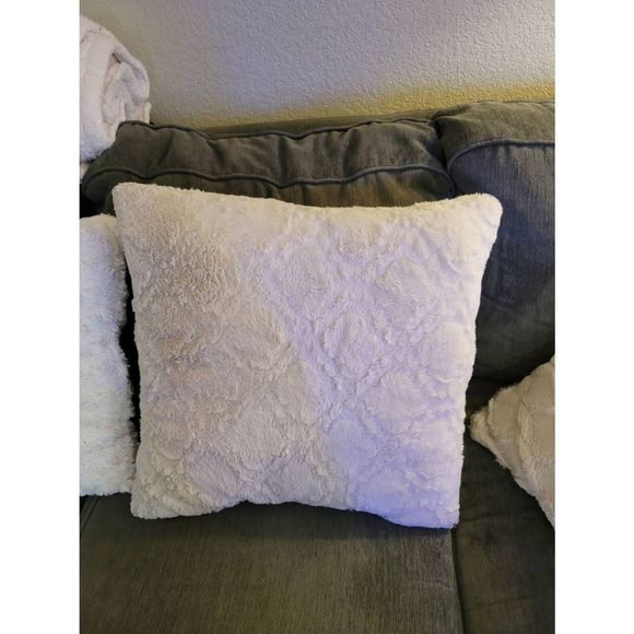 no brand Other - Cream Colored Fur Pillow. 20X20